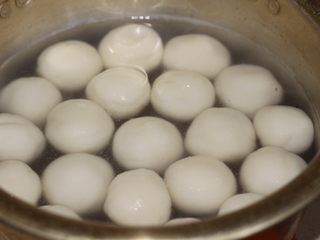 6、糖不甩,煮至圆子全部浮起即可关火