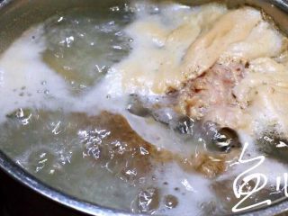 1、冬至美食 手撕牛心,牛心焯水去血沫后，捞出洗净