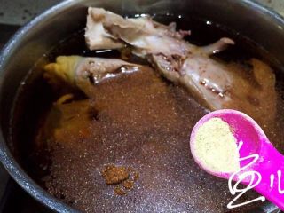 6、冬至美食 手撕牛心,放入生姜粉