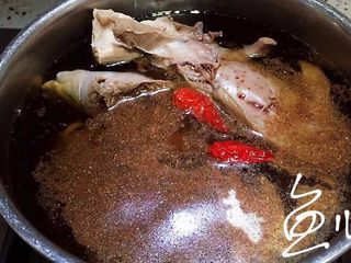 7、冬至美食 手撕牛心,放入干红辣椒