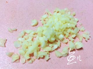 10、冬至美食 手撕牛心,大蒜切末