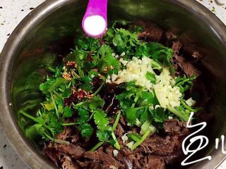 19、冬至美食 手撕牛心,放盐