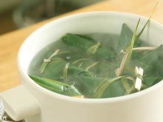 7、12m+端午节红枣粽子,水烧开，把粽子放入锅中~