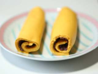 14、南瓜豆沙糯米卷,卷好的样子