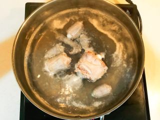 3、美味苏合汤,水开后煮五分钟