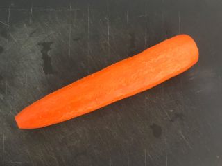 23、美味苏合汤,胡萝卜清洗干净，削皮