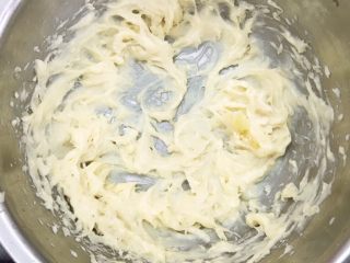 9、榴莲披萨,榴莲肉打成泥