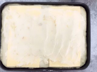 10、榴莲披萨,榴莲肉抹在芝士片上