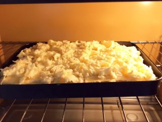 12、榴莲披萨,上火200度下火185度烤15分钟至芝士金黄