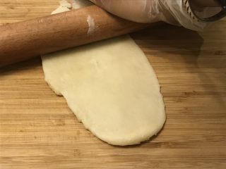 9、肉松饼&绿豆酥（植物油版）,擀开面团