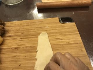 14、肉松饼&绿豆酥（植物油版）,擀成牛舌状