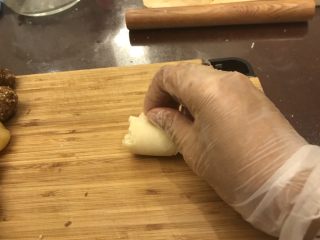 15、肉松饼&绿豆酥（植物油版）,从一端卷起