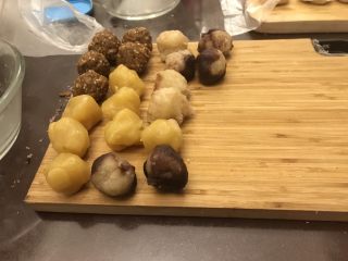 23、肉松饼&绿豆酥（植物油版）,这是我选的不同的馅料（肉松、豆沙、椰蓉、红豆沙）