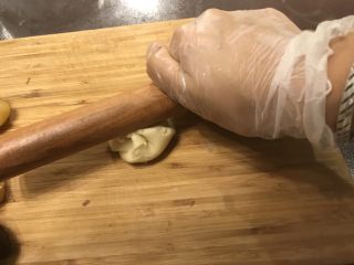 24、肉松饼&绿豆酥（植物油版）,擀开刚才的面团