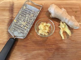 5、韩式炸鸡,磨姜末