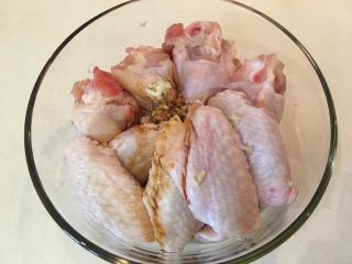 7、韩式炸鸡,直接加入腌料