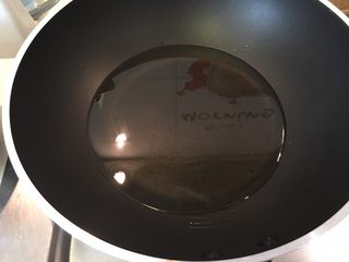 9、韩式炸鸡,先热油锅