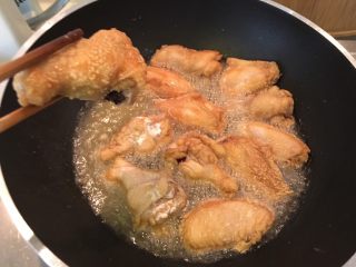 19、韩式炸鸡,炸到无粉状后捞起