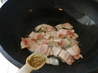 8、回锅肉香辣土豆片,加花椒面