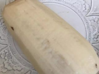 2、【红糖糯米藕】这样的端午有点甜,藕去皮，去掉两端备用