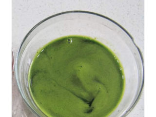 15、三色汤圆,制作绿色紫薯汤圆：取100g菠菜叶加入少量水用料理机打成泥状后过筛