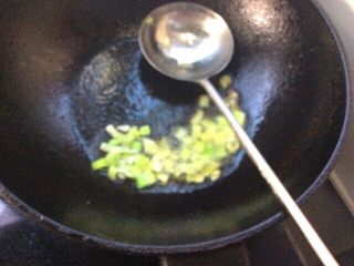 29、炒果蔬空心面,爆香葱花