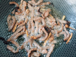 10、青瓜炒牛柳,炒至断生