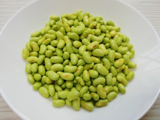 4、冬至美食  毛豆炒鸡丁,看看现剥的豆子，特别新鲜。