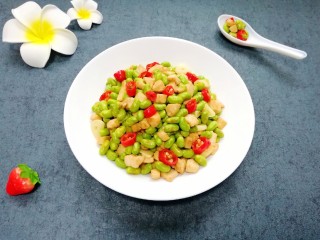 15、冬至美食  毛豆炒鸡丁,色香味都有了。