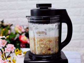 12、黄豆花生红枣糯米糊,你就可以坐等美味的糊糊咯。