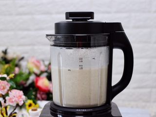 13、黄豆花生红枣糯米糊,时间到，美味营养糊糊做好了。