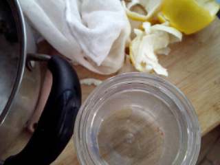 2、转化糖浆-月饼专用,柠檬扒皮放料理机里榨汁