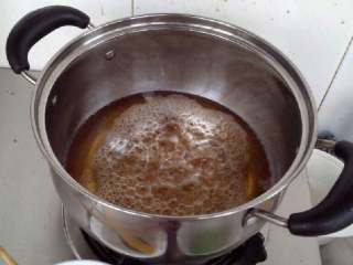 6、转化糖浆-月饼专用,熬的时候会慢慢变色。