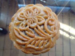 8、转化糖浆-月饼专用,这就是用这个糖浆做的五仁月饼，看看很好吧，也很好吃啊！