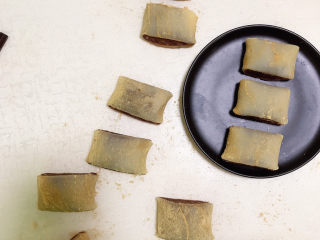 23、驴打滚,用锋利的刀切块