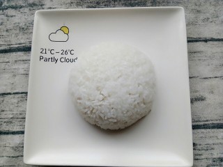 15、揭阳+卤肉饭,熟米饭装入盘子中间