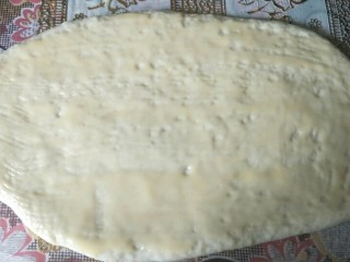 7、最爱面包+日式炼乳面包,面团上刷一层炼乳酱