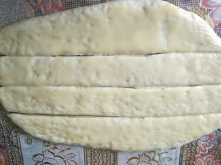 8、最爱面包+日式炼乳面包,切成4段