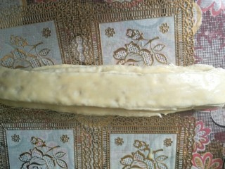 9、最爱面包+日式炼乳面包,一条条叠起来，切成8小段