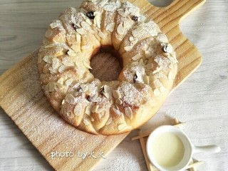 13、最爱面包+日式炼乳面包,表面筛一层糖粉即可