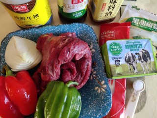 1、黑胡椒意大利面,准备原料