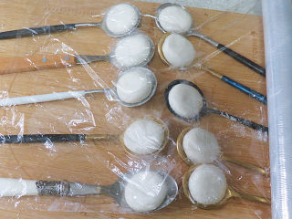 10、萌系汪汪。【豆香柴犬汤圆】,全部做好，用保鲜膜盖好待用