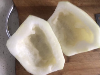 13、冬瓜薏米汤,削皮去籽