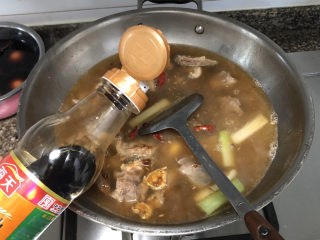 15、红烧羊排,调味：一汤匙老抽