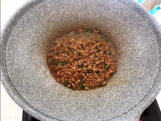 13、肉末炒豌豆,翻炒均匀