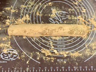 9、北京+驴打滚,把糯米皮和红豆沙卷起。