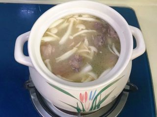 10、火腿炖老鸭,继续炖煮，这时候就香气四溢了……