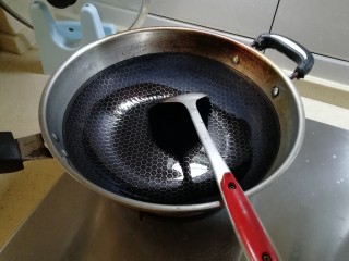 8、梅干菜四季豆,锅烧干，放油