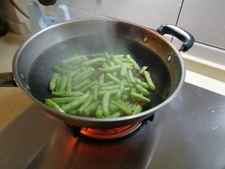 13、梅干菜四季豆,放水，煮熟，水收干