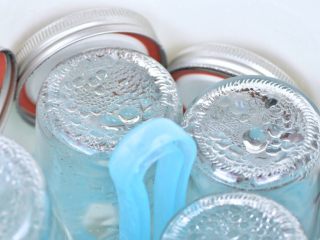 1、果蔬养颜水,玻璃瓶高温消毒。我一直用的是阿咕的奶瓶消毒器。